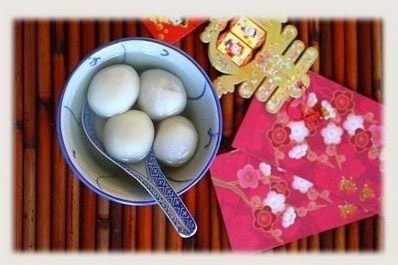 roasting nuts for rice glue ball filling