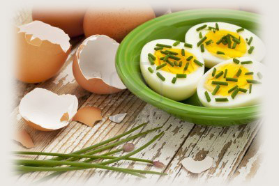 peel the boiled eggs by chicken egg peeling machine